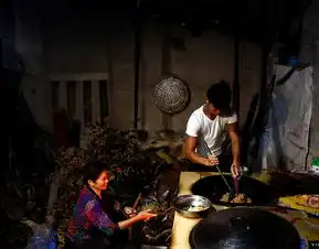 90后民工每天搬砖5千块练出一身肌肉成网红