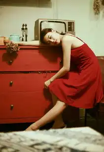 妩媚红裙美女性感吊带私房写真图片