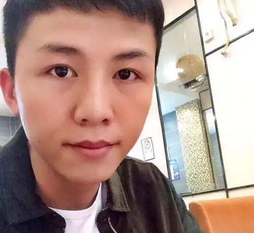 惊呆蓝瘦香菇男主角女朋友曝光,原来他们已经...