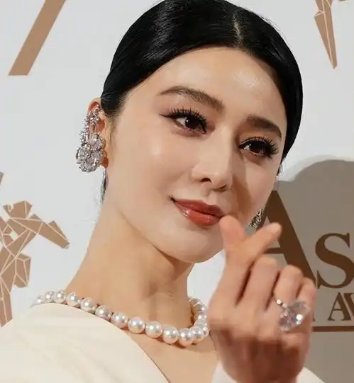 孙俪一脸凶相算不算大美女看她和范冰冰的活动图就有答案