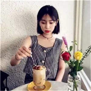 好看的微信头像女短发剪短发更有时尚感