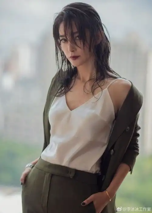 高雅霸气都难不倒,李冰冰的女性魅力像是变装秀