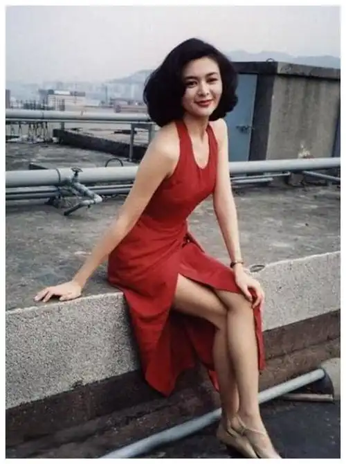53岁周海媚57岁关之琳65岁赵雅芝,关美颜滤镜后还是冻龄女神吗
