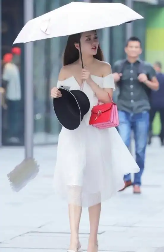 婚礼中落跑的新娘,心情甚好,实在是匪夷所思