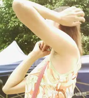 欧美女性掀起晒体毛活动美大学不剃毛给予额外学分