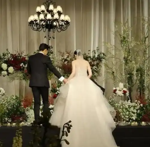 09年北京一女子结婚,现场突然闯入一名不速之客,称我才是新郎