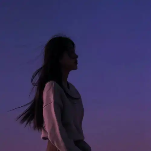 很酷的女生头像