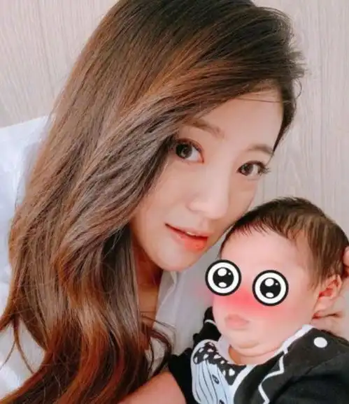 安以轩爱女满月照曝光,可爱惹人爱,陈乔恩证实比妈妈还漂亮
