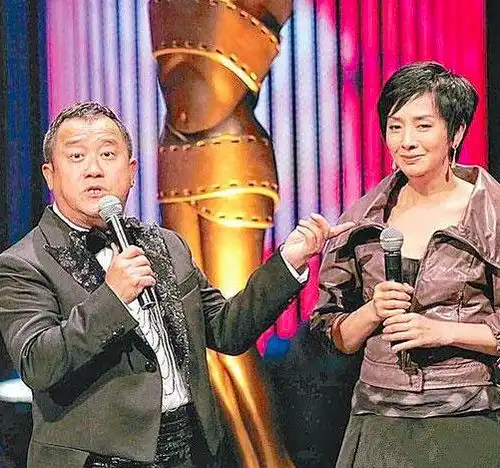 和周星驰平分秋色的女谐星,她可不只是张国荣前女友那么简单