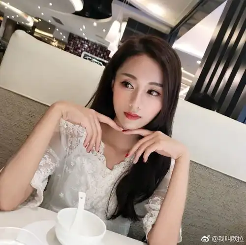 小仙女演唱会现场喊话前男友其实她在玩弄所有人