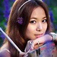 紫色头像女生真人唯美图片微信头像图片大全