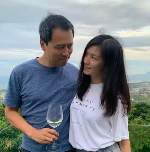 林熙蕾晒鲤鱼打挺,人到中年身材依然吸睛,嫁豪门后生活无忧无虑