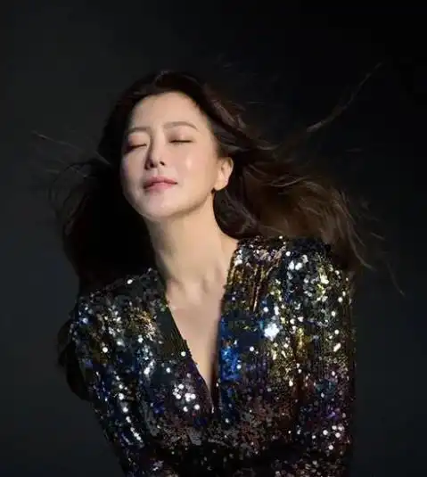 金喜善因女儿丑被质疑整容,说长开就好了,谁知12年后却被打脸