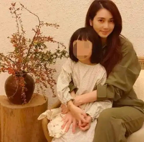莫少聪生活热闹,上山诗纳张耀扬为其庆生,洪欣却越活越孤单