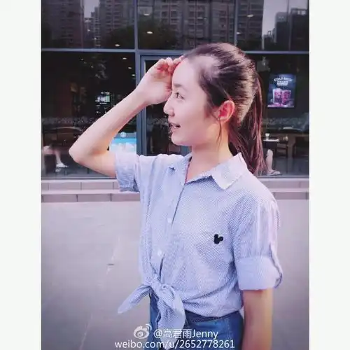 点读机女孩化身学霸,肤白貌美大长腿,打脸林妙可
