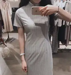 女大学生试穿旗袍,晒出照片,网友眼前一亮,大呼身材好多了