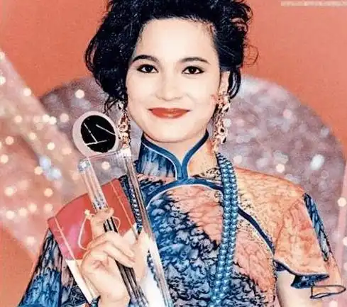 她曾是最上镜港姐,当红时嫌吴京穷,先后搭上两富商今成卖鱼女