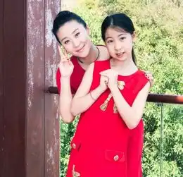 苗圃的龙凤胎儿女,颜值超高神似混血儿,网友还好长得不随爸爸