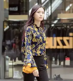 街拍美女气质辣妈,值得摄影师为你驻足