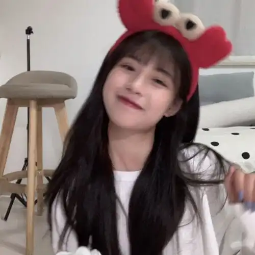 头像普普通通真人女生头像