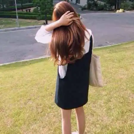 女生长发背影图片换上立马背影杀
