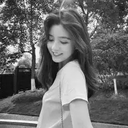 黑白女生头像有点丧,有点唯美