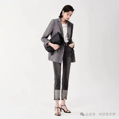 高个子女生宽松西装修身裤,尽显率性气质