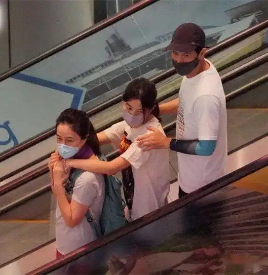 张家辉凑奥运热踩完单车扮火车