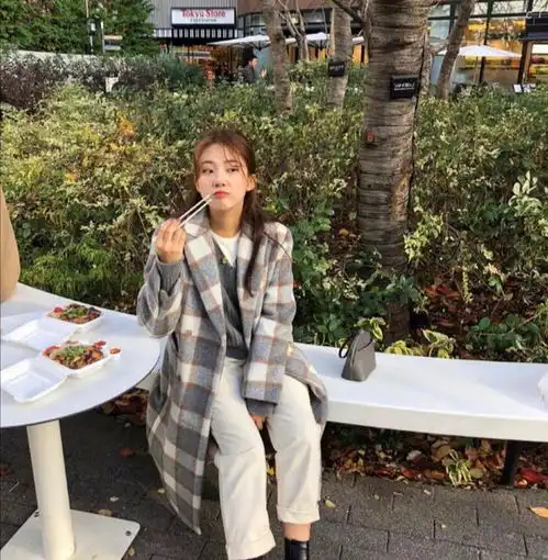 气质女孩的时尚穿搭,都被大衣皮衣承包了,显瘦又自带高级感