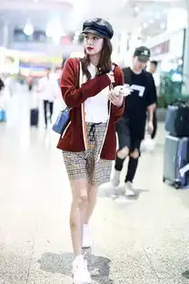 孙怡大众广庭下与工作人员打游戏,化身网瘾少女似在五排吃鸡