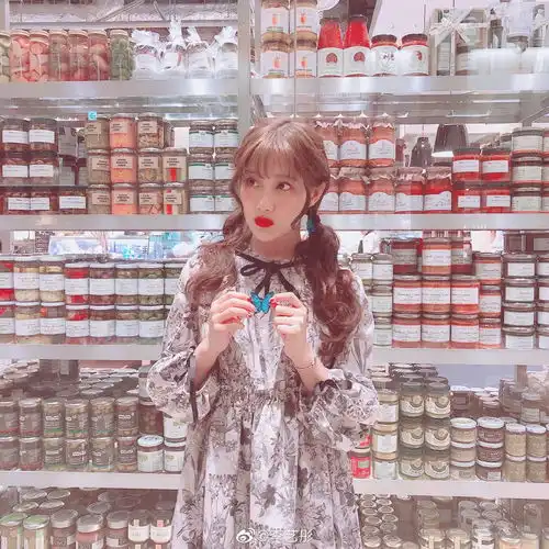 美少女明星李艺彤和图集