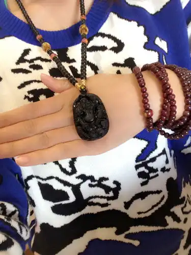 属羊的女生可以佩戴黑曜石钟馗头像吊坠吗