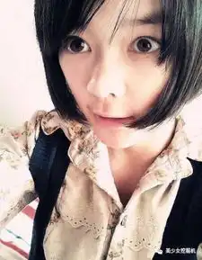 真人芭比竟混到和吴昕一起代言,逛个三里屯被狂拍