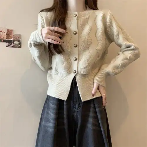 今年流行的漂亮毛衣女秋冬季新款高级感气质显瘦上衣别致针织开衫