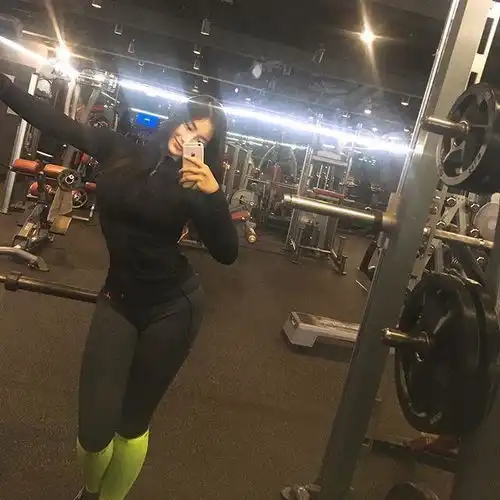 140斤微胖女孩爱健身,拥有完美腰臀比,葫芦形身材让人羡慕