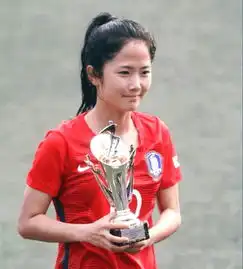 韩国乌龙球,日本2比1晋级亚运会女足决赛,韩国美女李玟娥难救主