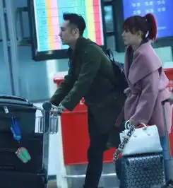 钟丽缇瘦得认不出了,平刘海嫩回了18岁,粉色大衣尽显少女心