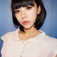 酷酷短发黑白女生头像微信头像图片大全