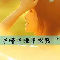 女生抱狗狗头像背影唯美意境女生头像孤独万岁我对人心早有防备