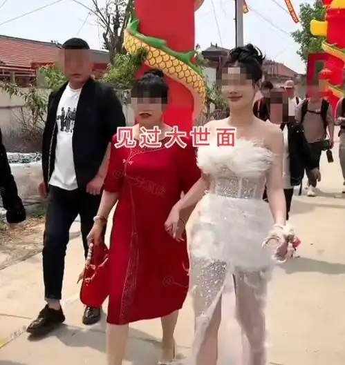 回顾贵州女子结婚,被吐槽穿得像舞女,网友一看就不简单