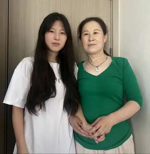 姜萍走红后家乡企业给姜父送钱,细节见格局,姜妈首发声被误解