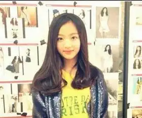 12岁女生秀成熟自拍盘点中外逆天早熟妹子