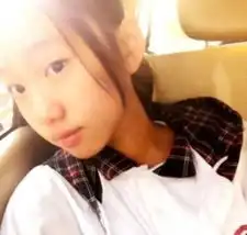 闫妮13岁女儿自拍照曝光面容清纯可爱