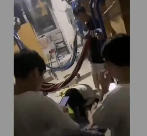 2名女大学生醉酒竟被拖进男生宿舍,遭多人强暴真相让人不寒而栗