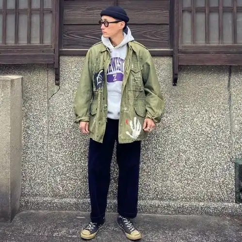 工装风很适合男士的一种风格,这样穿简单易学,型男范十足