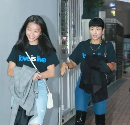 陈奕迅14岁女儿最美星二代,网友一看就是从小衣食无忧的女孩