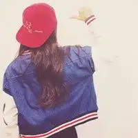 戴帽美女头像背影高清微信头像图片大全