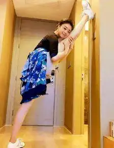 女星柔软度大pk热巴蒋欣宋茜谁更厉害赵丽颖一看就假