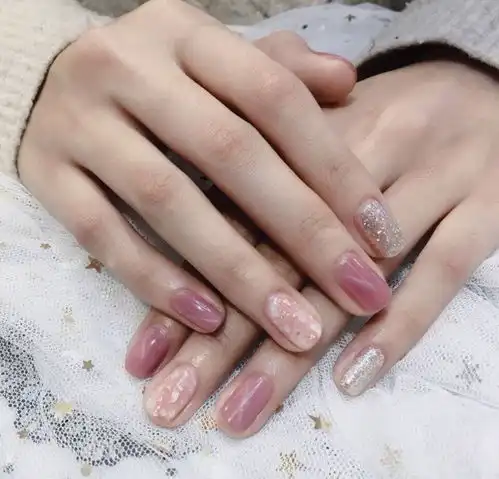 小仙女们的新年发光美甲合集,漂亮的指尖闪闪惹人爱