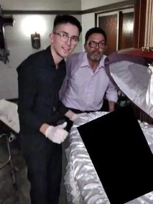 激起众怒殡仪馆工作人员亵渎马拉多纳遗体,遭死亡威胁